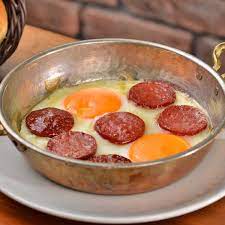 Sahanda Sucuklu Yumurta